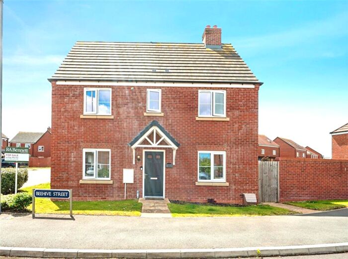 3 Bedroom Semi Detached House For Sale In Beehive Street, Warwick, Warwickshire, CV34