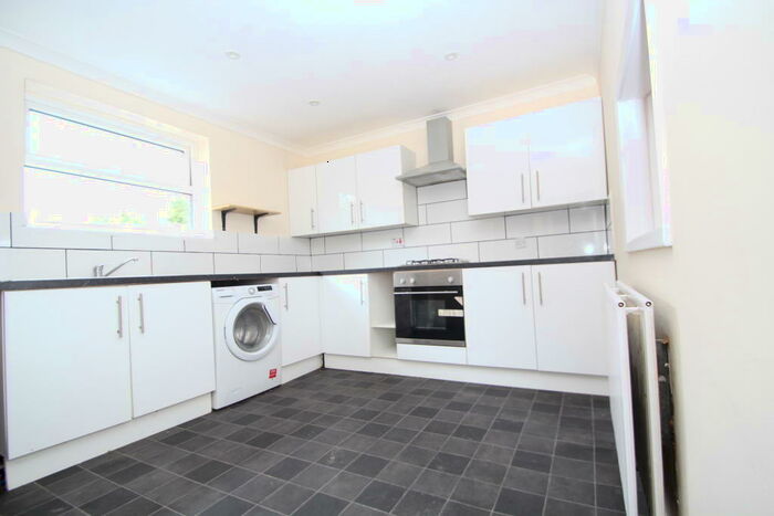 2 Bedroom Maisonette To Rent In St. Clairs Road, Croydon, CR0