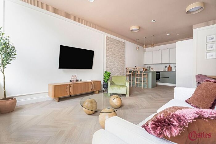 2 Bedroom Flat For Sale In Dixon Gardens, Crouch End, N8