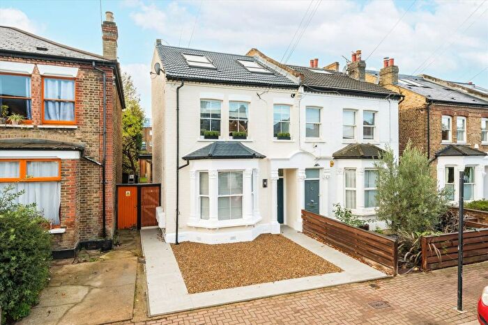 2 Bedroom Flat For Sale In Byrne Road, Balham, SW12