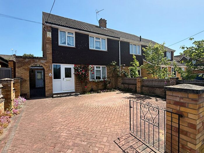 3 Bedroom Semi-Detached House For Sale In Roebuck Estate, Binfield, RG42