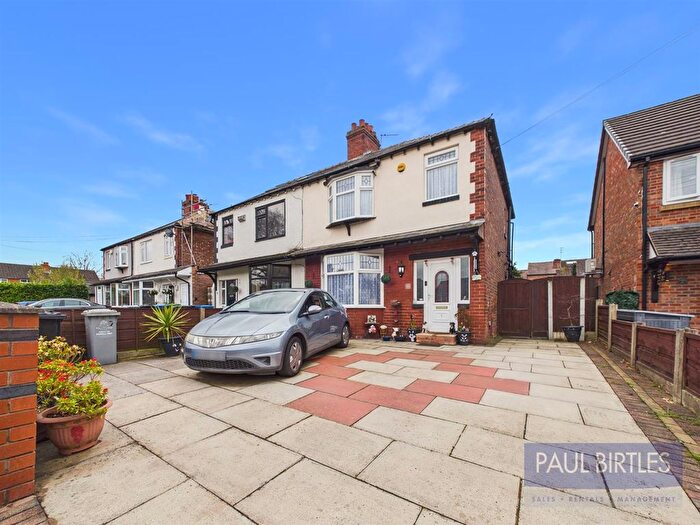 3 Bedroom Semi Detached House For Sale In Lyndhurst Avenue, Davyhulme, Trafford, M41