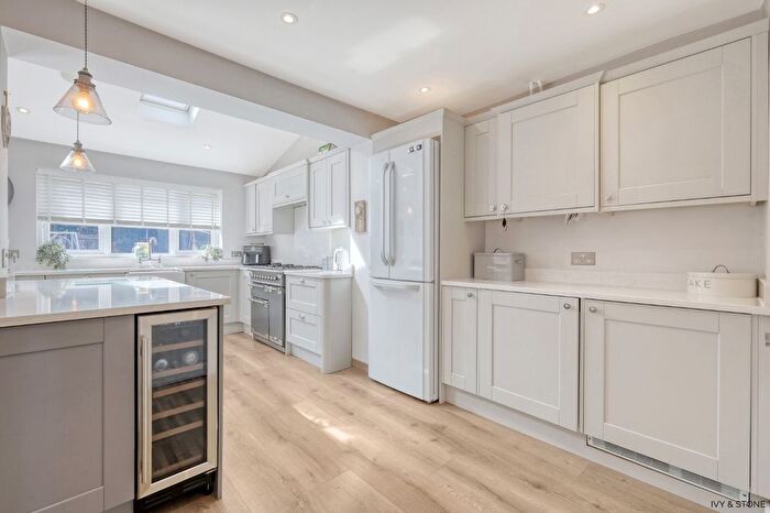3 Bedroom Semi-Detached House For Sale In Woodhouse Lane, Broomfield, Chelmsford, Essex, CM1