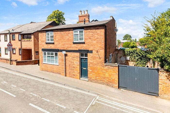 2 Bedroom Detached House For Sale In Crouch Street, Banbury, OX16