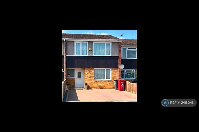 3 Bedroom Terraced House To Rent In Robinhood Close, Slough, SL1