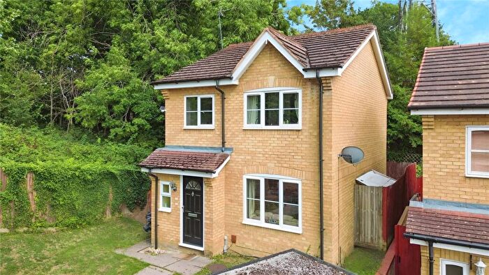 3 Bedroom Detached House For Sale In Morlais, Emmer Green, Reading, Berkshire, RG4
