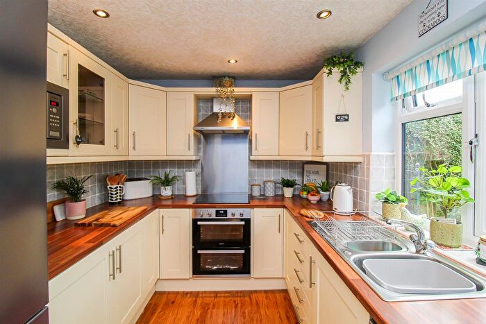 2 Bedroom Detached Bungalow For Sale In Cleveland Garth, Lupset Park, Wakefield, WF2