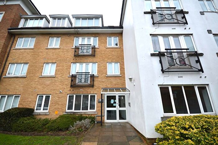 2 Bedroom Apartment To Rent In Forty Avenue, Wembley, HA9