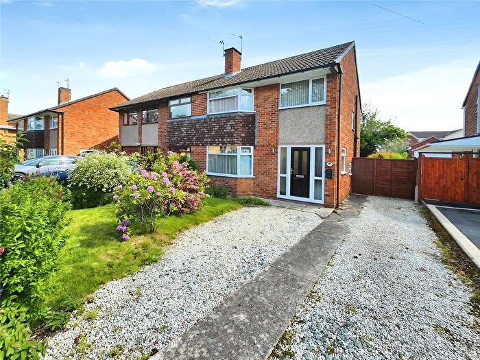 3 Bedroom Semi Detached House For Sale In Fox Avenue, Nuneaton, Warwickshire, CV10
