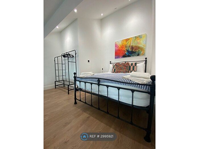 3 Bedroom Flat To Rent In Exide House, London, WC2H