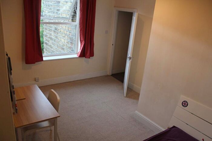 1 Bedroom Terraced House To Rent In Somerset Road, Huddersfield, HD5