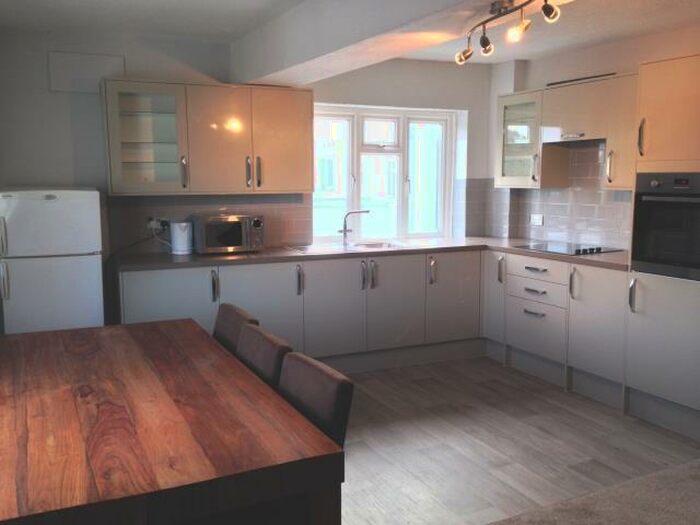 3 Bedroom Apartment To Rent In Queens Road, Weybridge, KT13