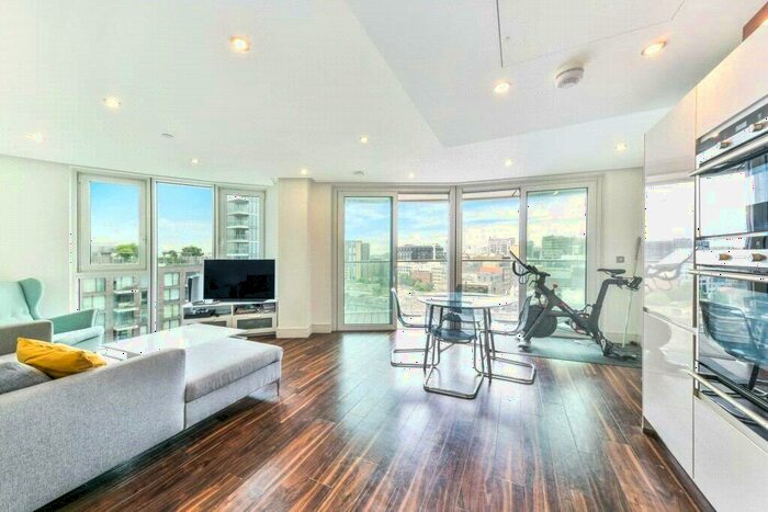 3 Bedroom Apartment To Rent In Altitude Point, Alie Street, Aldgate, London, E1