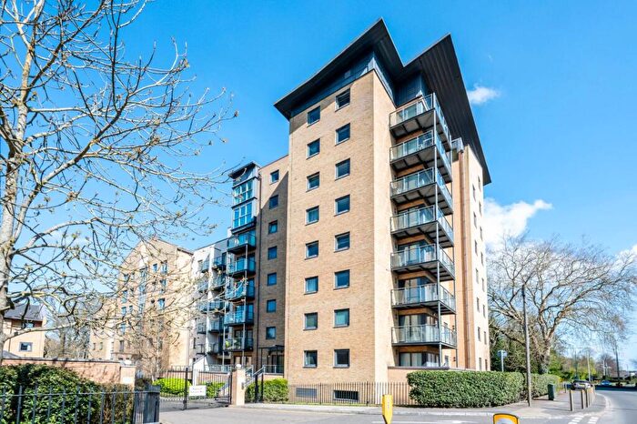 1 Bedroom Flat For Sale In Victoria Way, Woking, GU21