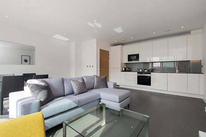 2 Bedroom Flat To Rent In Lismore Boulevard, Colindale, London, NW9