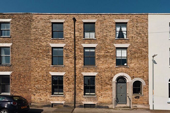 5 Bedroom Semi Detached House For Sale In Chapel Place, Ramsgate, Kent, CT11