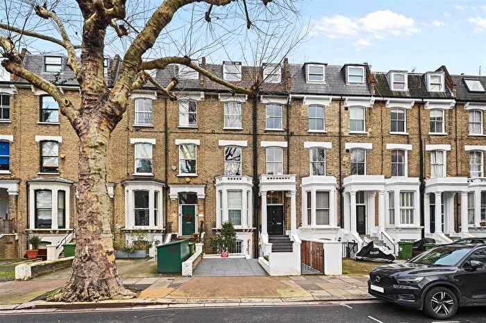 2 Bedroom Flat For Sale In Hammersmith Grove, London, W6