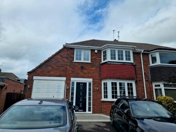 3 Bedroom Semi-Detached House To Rent In Segbourne Road, Rubery, Rednal, Birmingham, B45