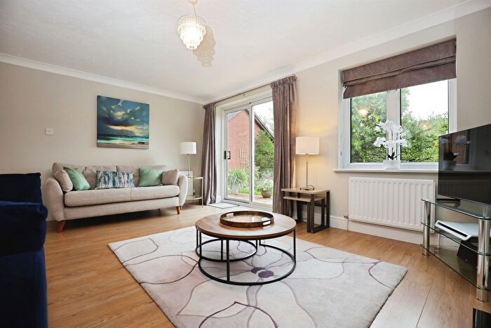 4 Bedroom Detached House For Sale In Napton Rise, Southam, CV47