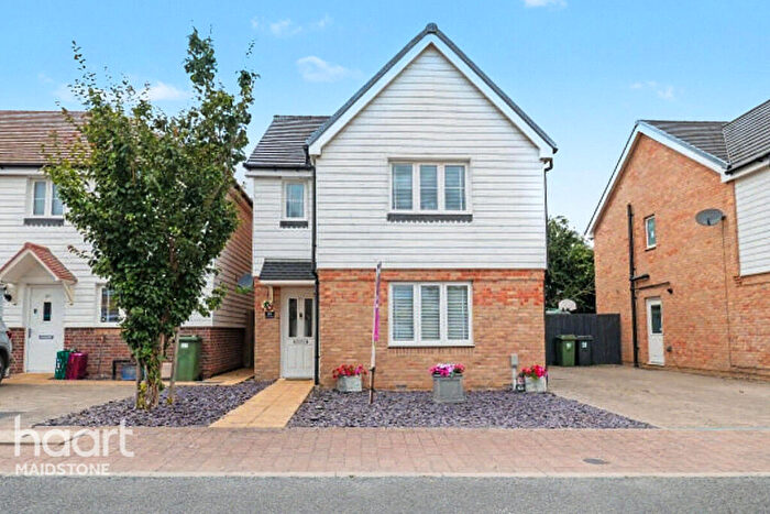 3 Bedroom Detached House For Sale In St Lawrence Crescent, Maidstone, ME17