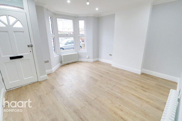 3 Bedroom End Of Terrace House To Rent In Douglas Road, Hornchurch, RM11
