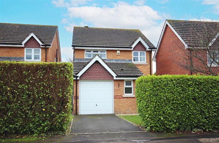 3 Bedroom Detached House To Rent In Vitre Gardens, Lymington, SO41