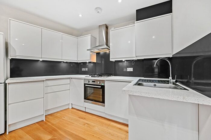 1 Bedroom Flat To Rent In High Street, Staines-Upon-Thames, TW18