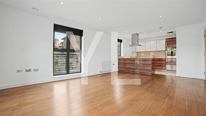 2 Bedroom Flat To Rent In De La Mare Court, Stratheden, Blackheath, SE3