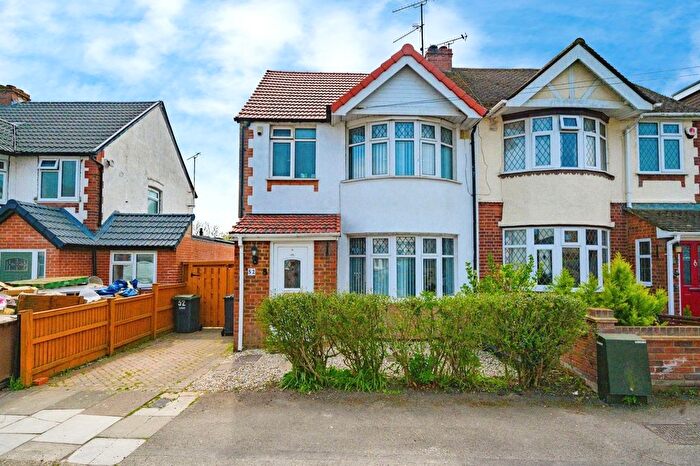 3 Bedroom Semi Detached House For Sale In Grosvenor Road, Luton, Bedfordshire, LU3