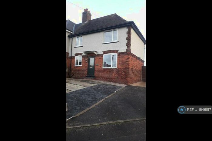3 Bedroom Semi-Detached House To Rent In Tapton View Road, Chesterfield, S41