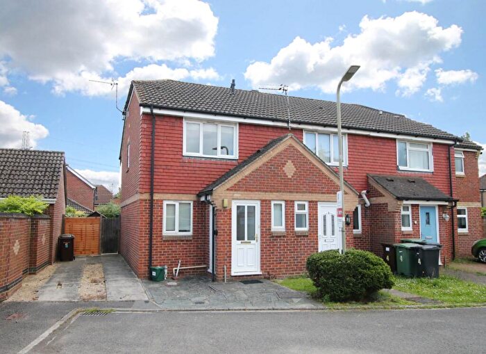 2 Bedroom House To Rent In Waveney Close, Didcot, OX11