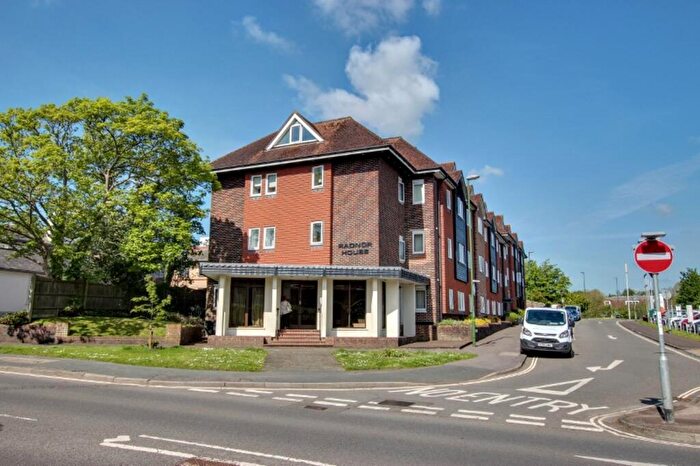 2 Bedroom Property To Rent In Harlands Road, Radnor House Harlands Road, RH16