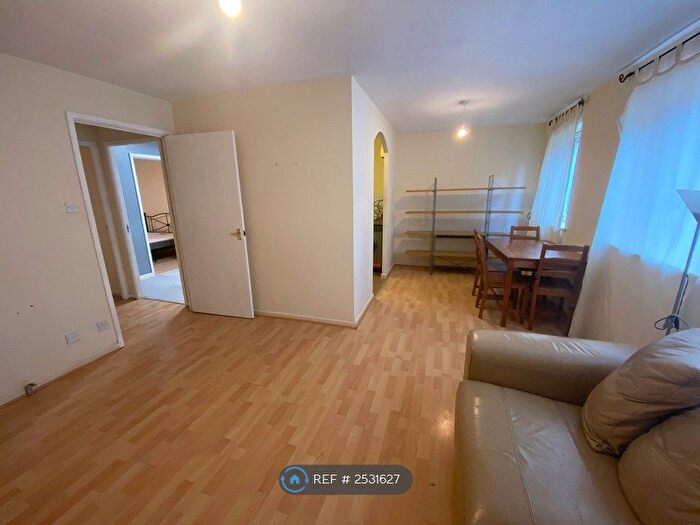 2 Bedroom Flat To Rent In Hulme, Manchester, M15