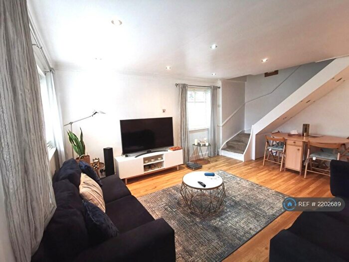 2 Bedroom Semi-Detached House To Rent In Newgate Road, Sale, M33