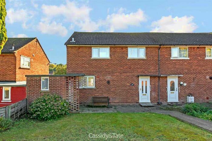3 Bedroom Semi-Detached House For Sale In Batchwood Drive, St Albans, AL3