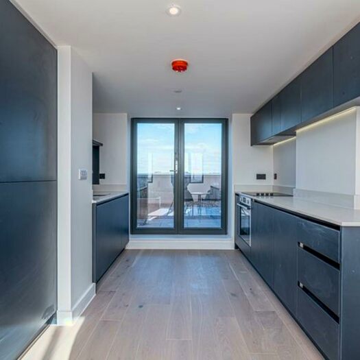 3 Bedroom Apartment To Rent In Spinners Way, Manchester, M15