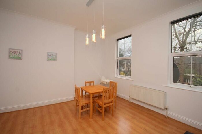 2 Bedroom Flat To Rent In Evering Road, Stoke Newington, London, E5