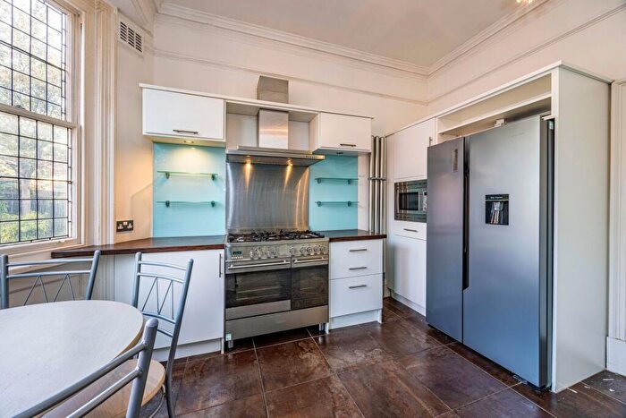2 Bedroom Apartment To Rent In Newcastle Drive, Nottingham, NG7