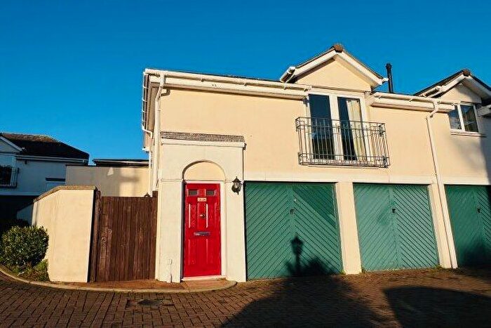 2 Bedroom Flat To Rent In Highcliffe Mews, Paignton, TQ4