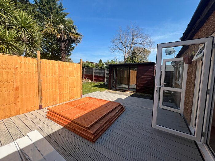 3 Bedroom Flat To Rent In Beech Avenue, Ruislip, Middlesex, HA4