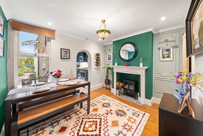 3 Bedroom Semi Detached House For Sale In Church Walk, Hayes, UB3