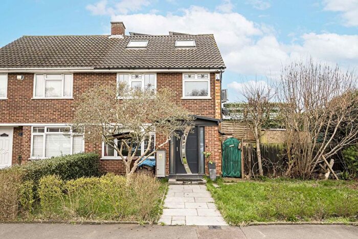 5 Bedroom Semi Detached House To Rent In Lynton Close, Isleworth, TW7
