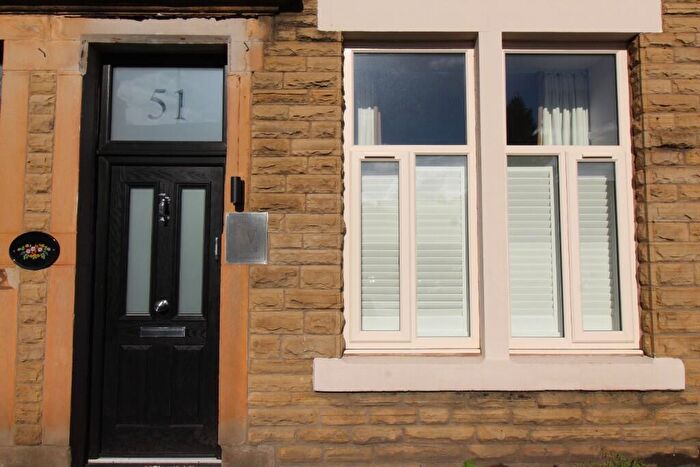 4 Bedroom House Of Multiple Occupation To Rent In High Street East, Glossop, Derbyshire, SK13