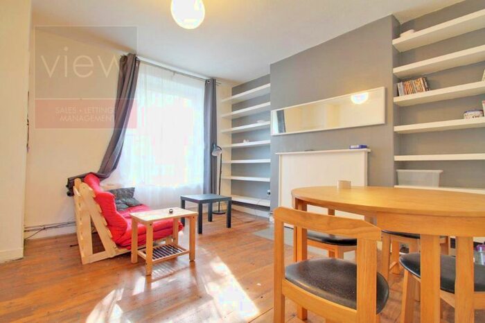 2 Bedroom Property To Rent In Long Lane, London, SE1