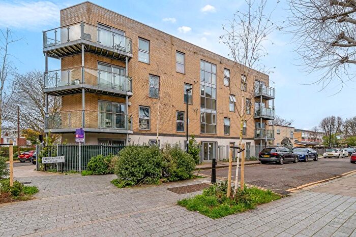 2 Bedroom Flat To Rent In Ascot House, Chrisp Street, E14