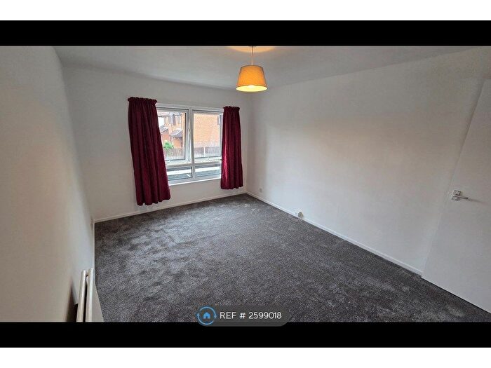 1 Bedroom Flat To Rent In Curran Close, Uxbridge, UB8