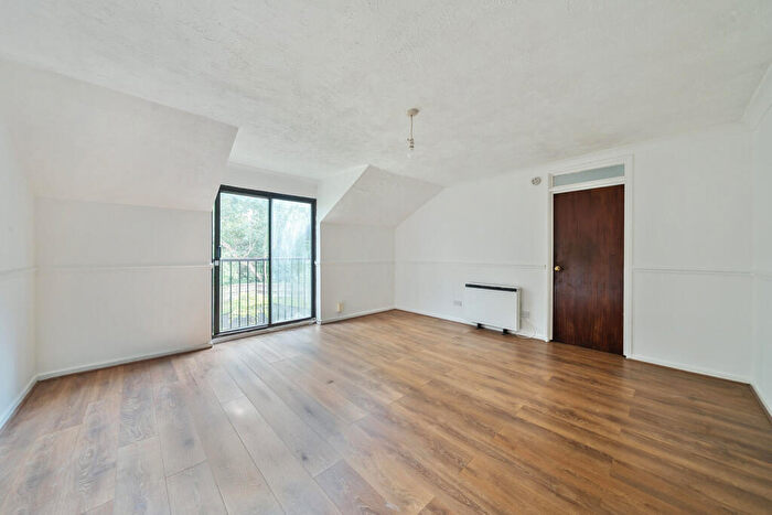 2 Bedroom Apartment For Sale In Jasmine Grove, London, SE20