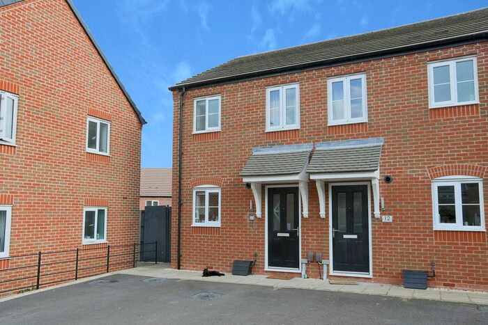 2 Bedroom Semi-Detached House For Sale In Malin Mews, Evesham, WR11