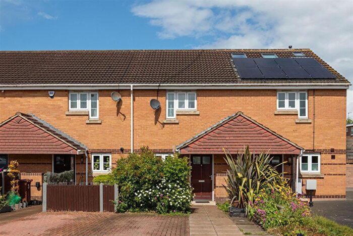 3 Bedroom Terraced House For Sale In Forster Close, Woodford Green, IG8