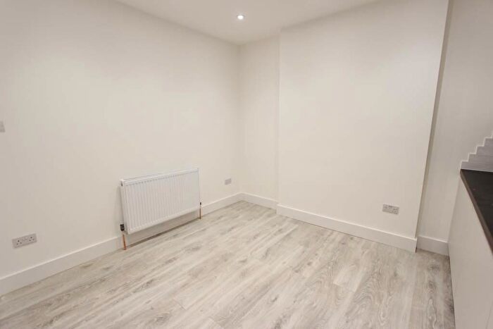 2 Bedroom Apartment To Rent In Langham Road, London, N15
